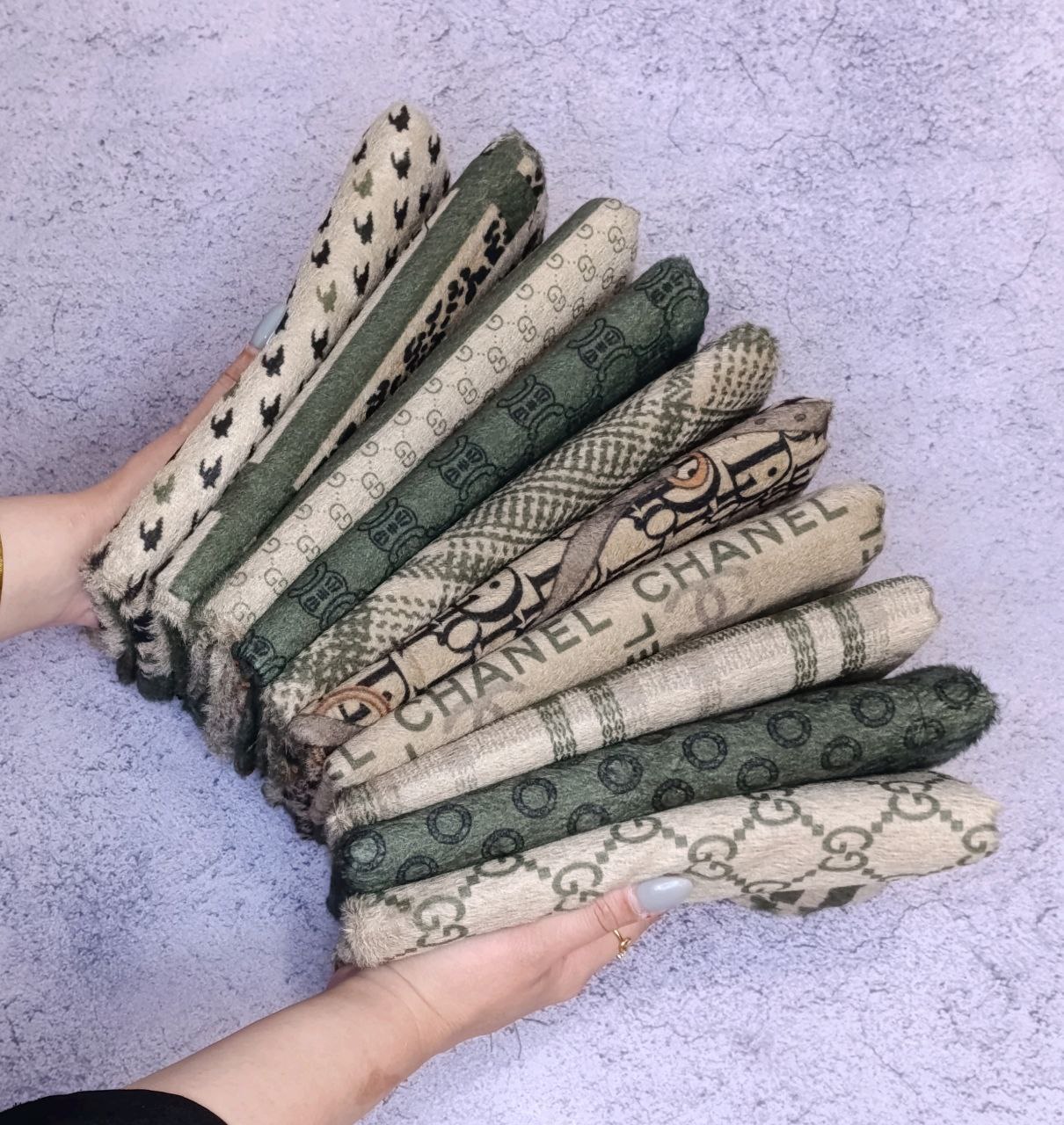 شال مخمل طرحبندی بسته10طرحی کد sc8 (عمده)