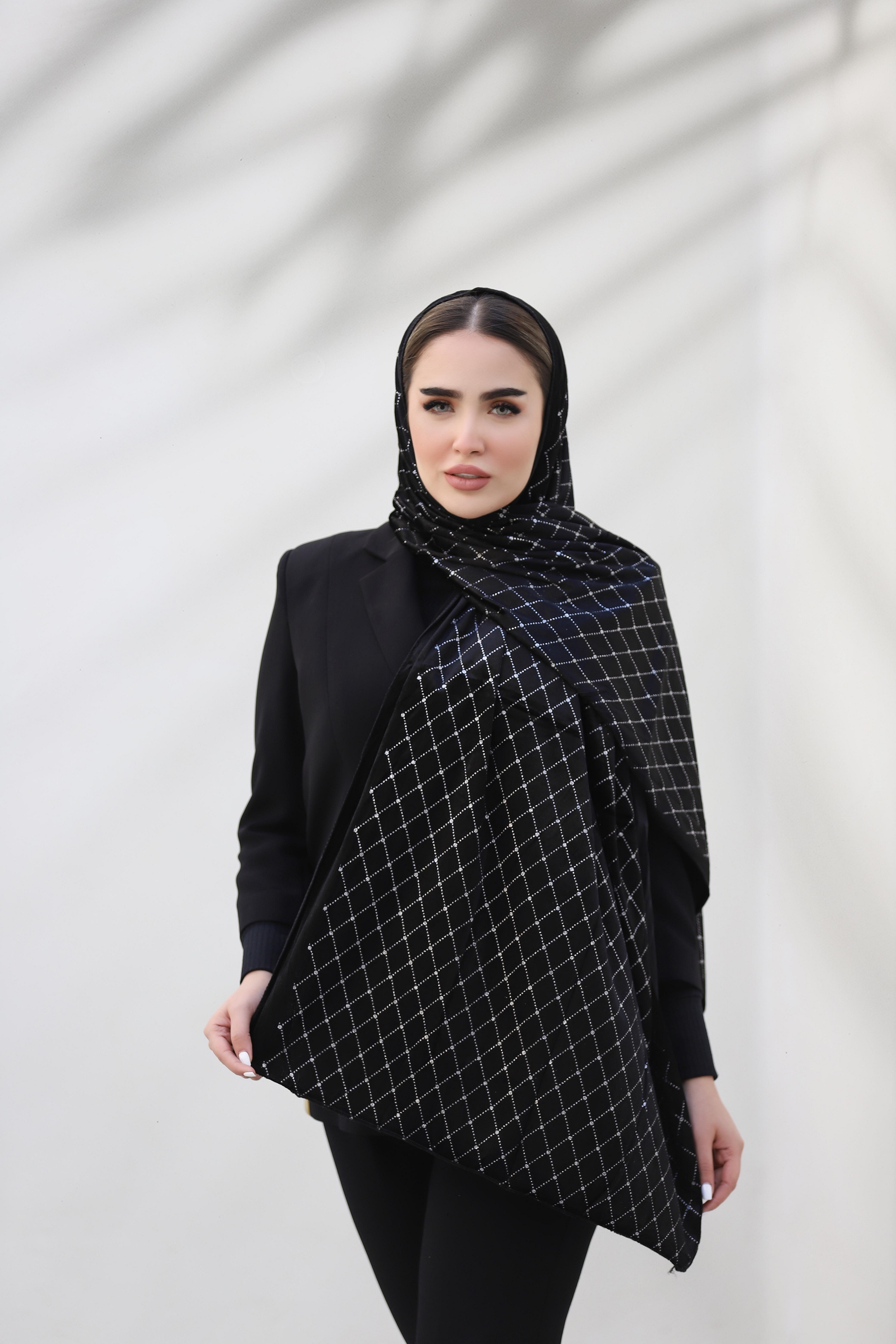 شال مخمل نگینی وارداتی بسته5طرحی کد sm22(عمده)

