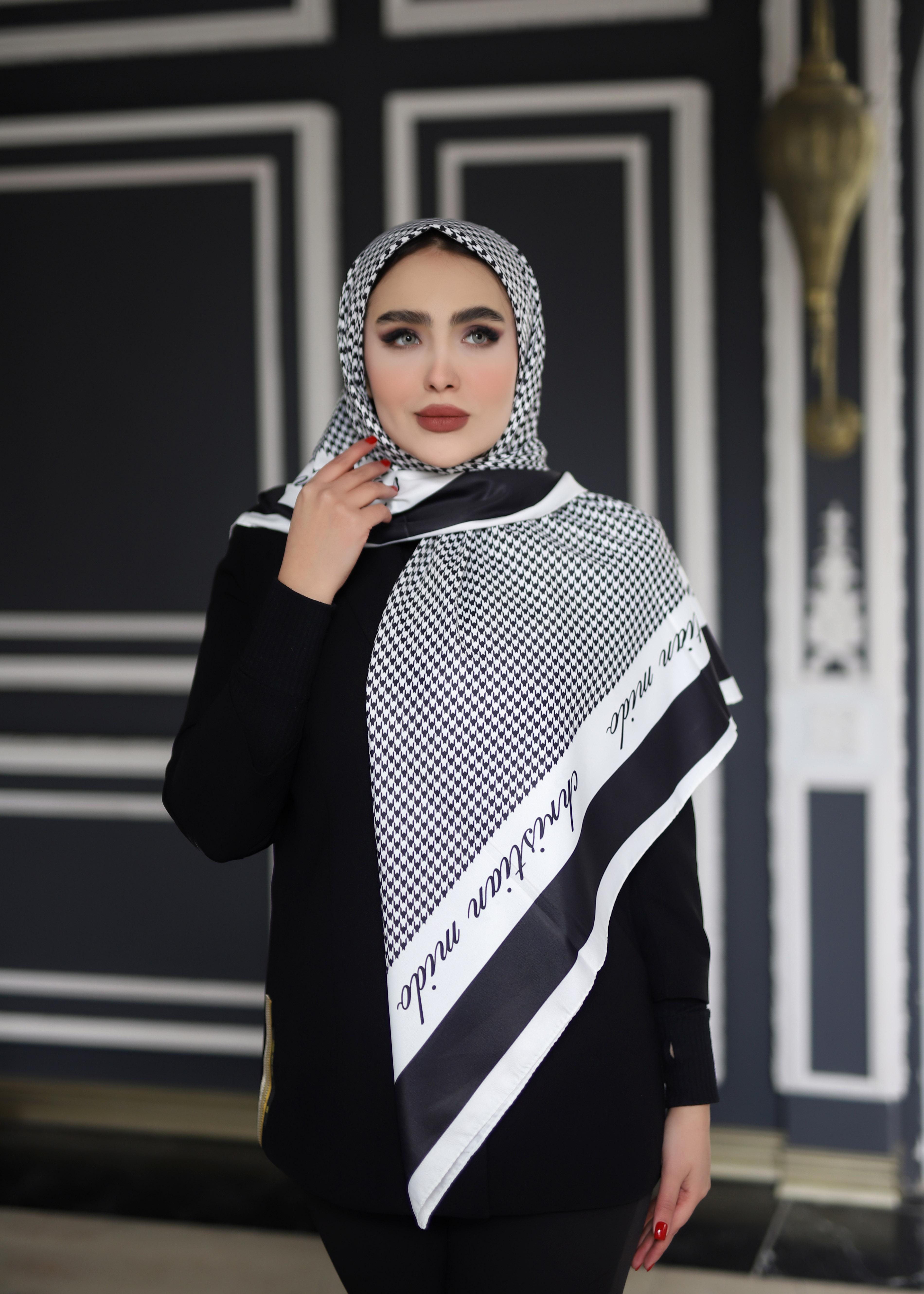 روسری ابریشم توییل پک سفیدمشکی بسته6طرحی کد r79 (عمده)
