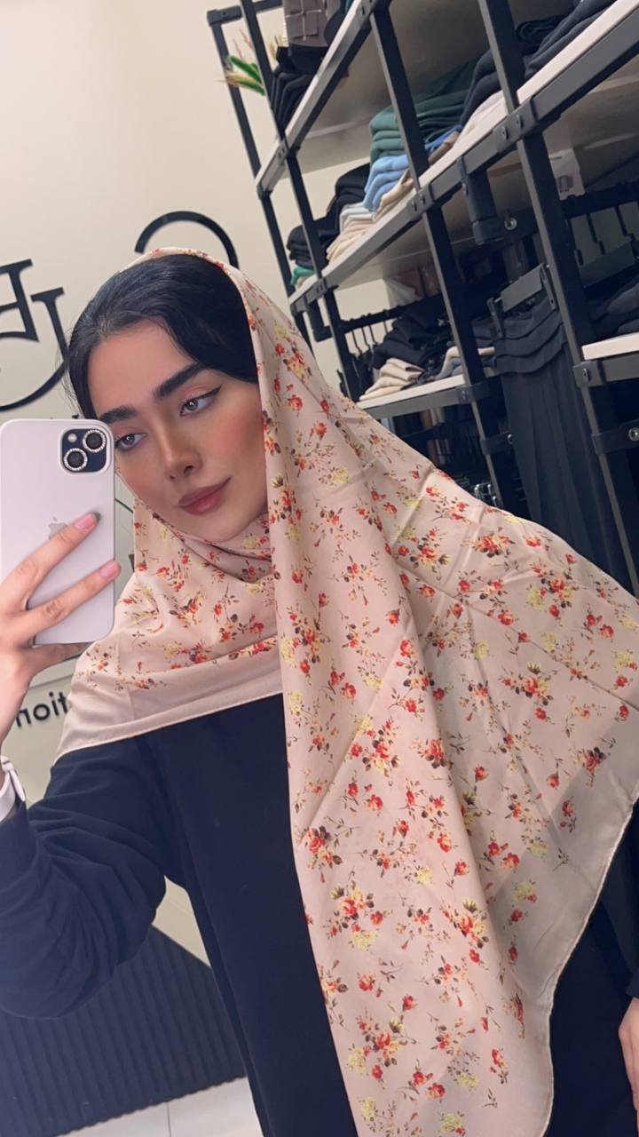 روسری حریر طرح گل بسته6رنگی کد r88 (عمده)
